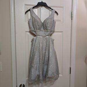 Silver Beaded Formal Dress – Never Worn – Size 0